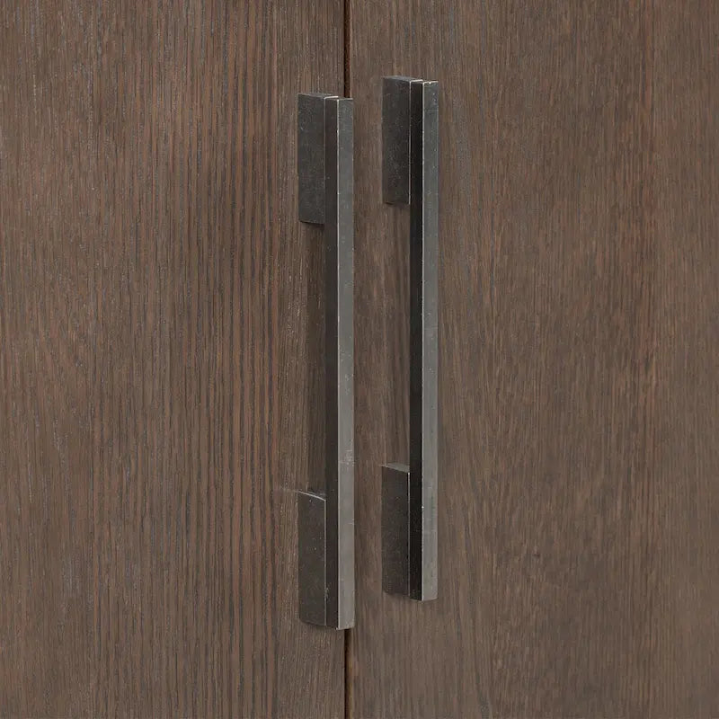 2-türiger Holzschrank mit verstellbarem Regal und Eichenholzbeinen