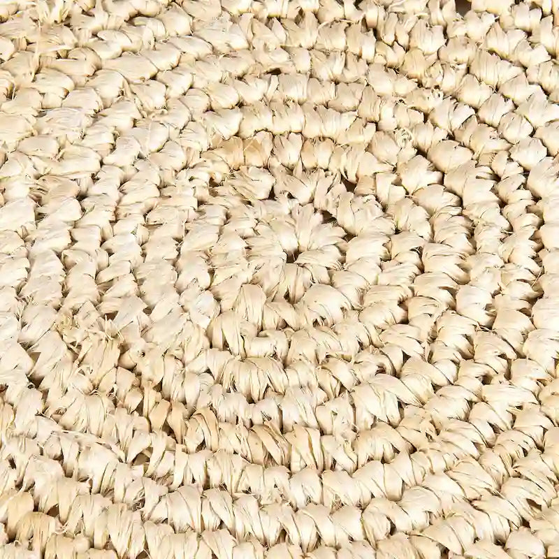Handgewebter Akzenttisch aus Natur-Raffia
