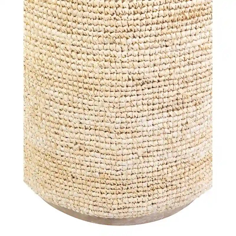 Handgewebter Akzenttisch aus Natur-Raffia