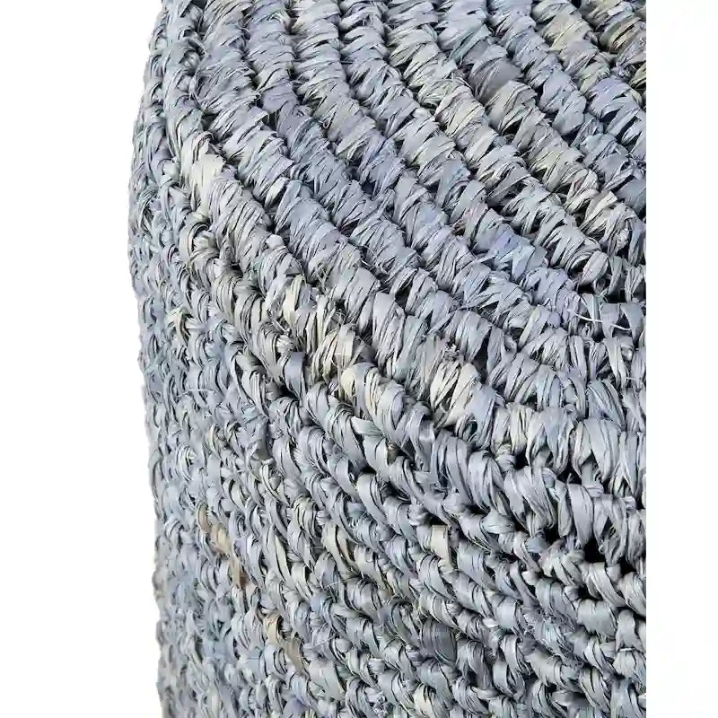 Handgewebter Akzenttisch aus Natur-Raffia