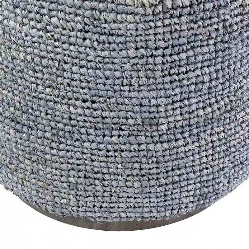 Handgewebter Akzenttisch aus Natur-Raffia