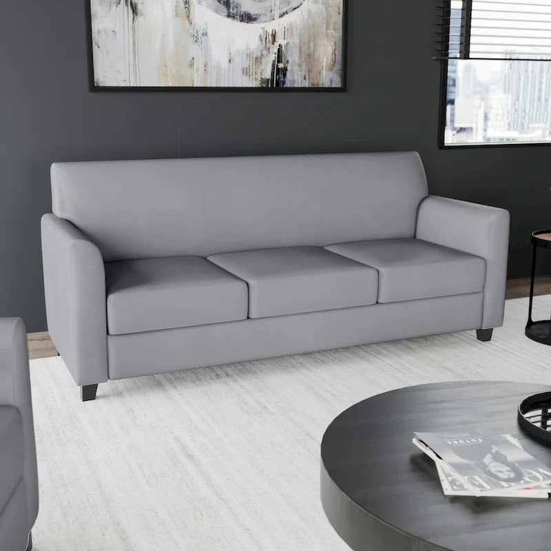 Sofa mit gerader Linienführung, Steppnähten und ausgestellten Armlehnen – 178 B x 74 T x 82 H cm